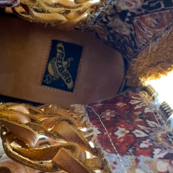 Freebird by Steven. Made in Mexico.  Leather sole.  Size 10.  Lattice pattern. - Picture 15 of 16